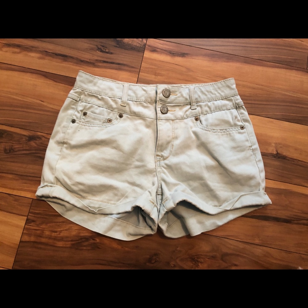 Light washed jeans shorts 💦